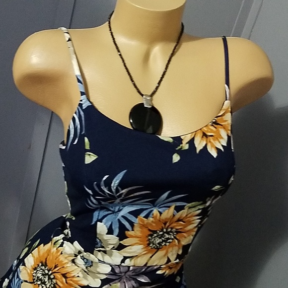 Stunning Sexy & Cute Floral Dress - Picture 4 of 8